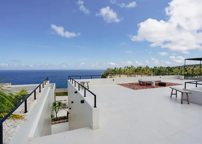 Cliffside Haven In Nusa Penida Pelilit