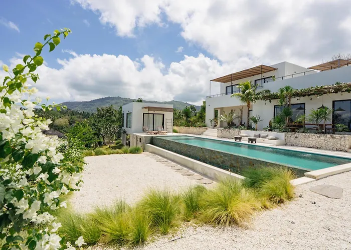 Cliffside Haven In Nusa Penida Pelilit
