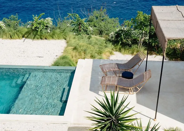 Cliffside Haven In Nusa Penida