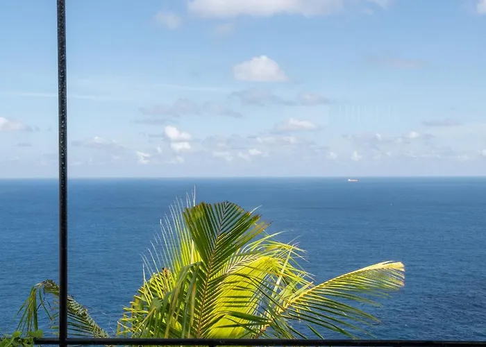 Cliffside Haven In Nusa Penida Pelilit